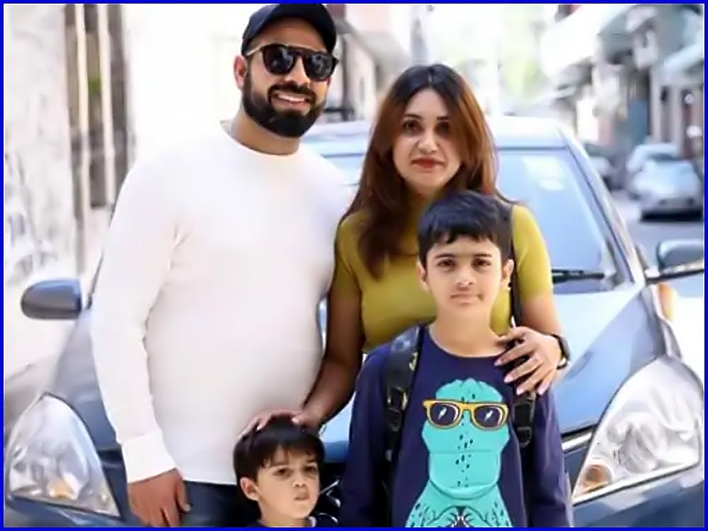 Car-crashes-into-melbourne