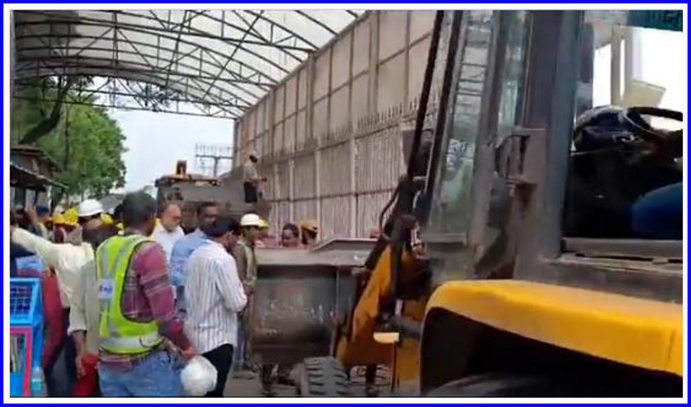 barricades in front of Pragathi Bhavan